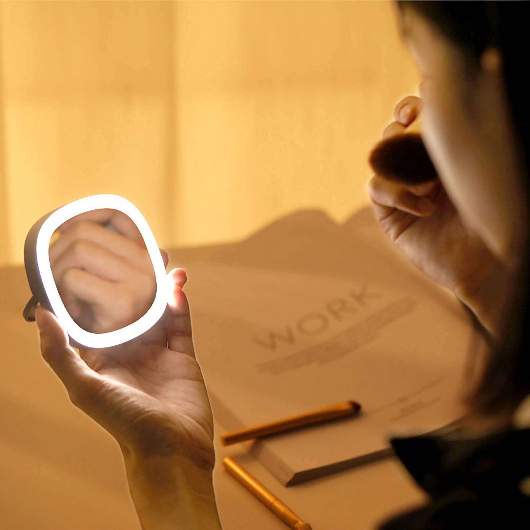 Folding Mini Makeup Mirror With Supplementary Light 3