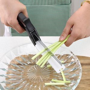 2 In 1 Innovative Chopping Scissors With Detachable Cutting Board 9