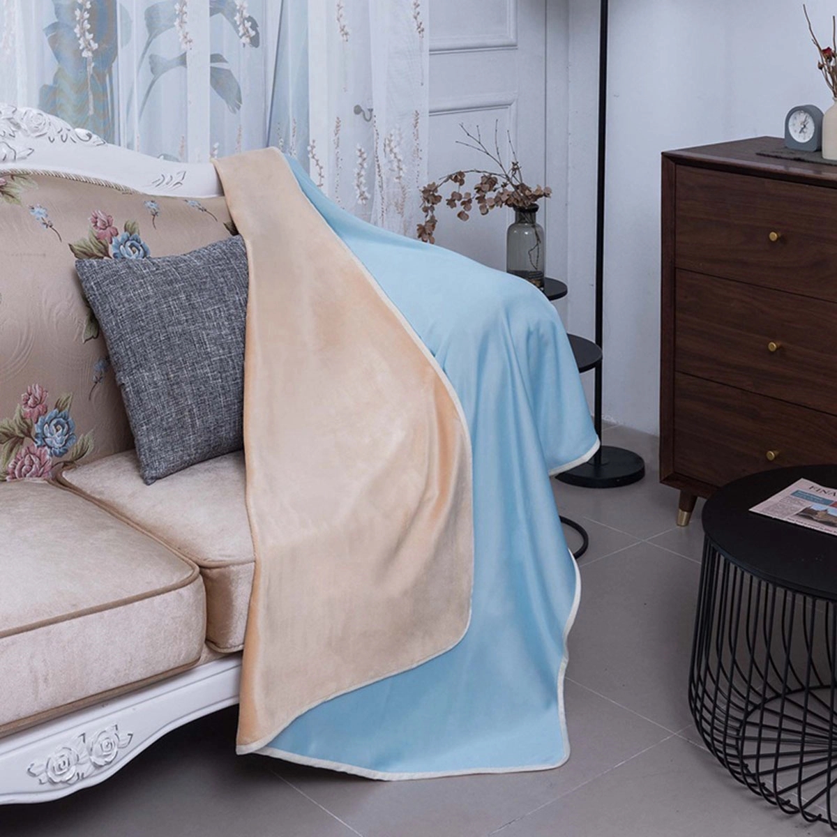 Cooling Blanket Absorbs Heat To Keep 4
