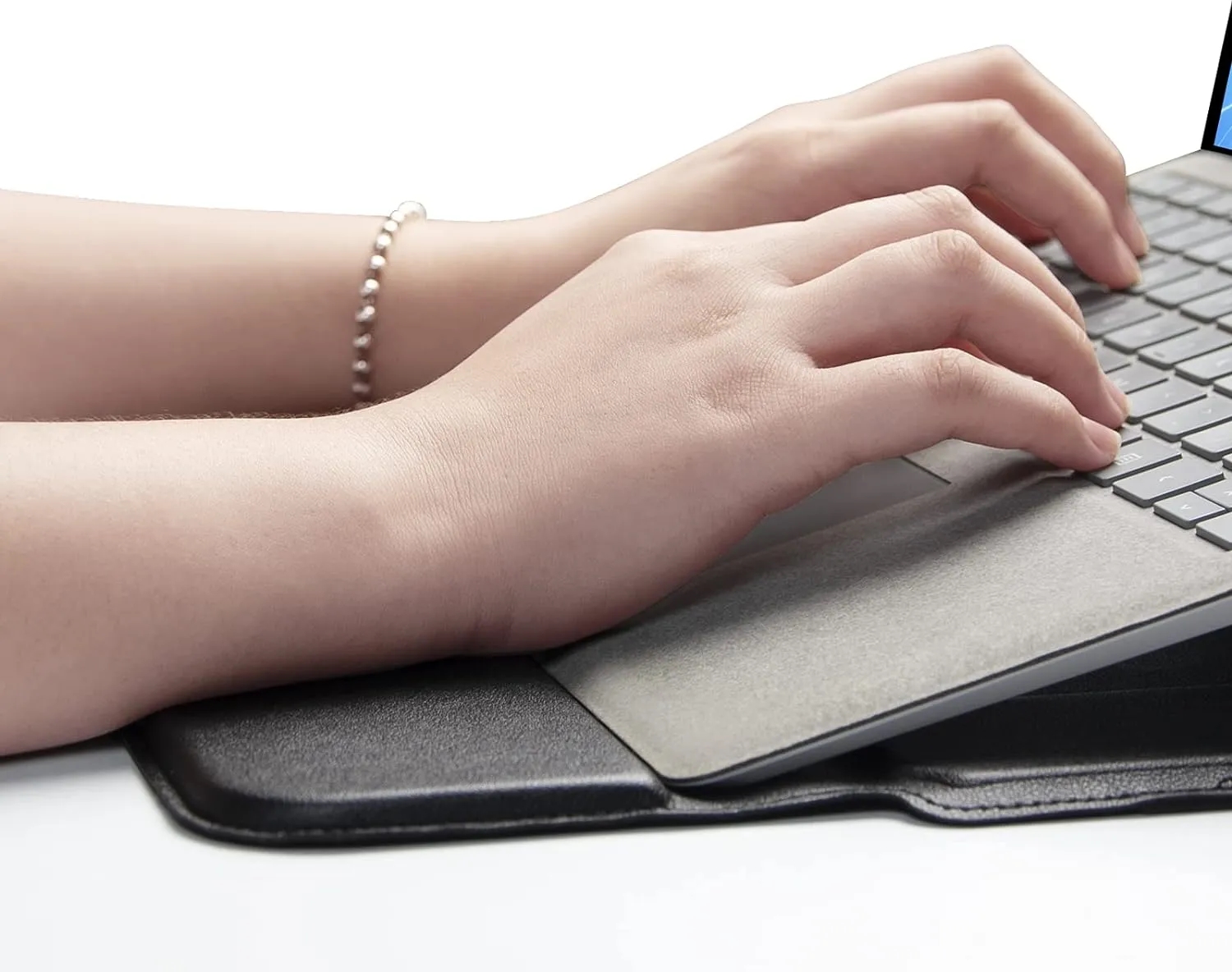 Laptop Sleeve with Stand 2