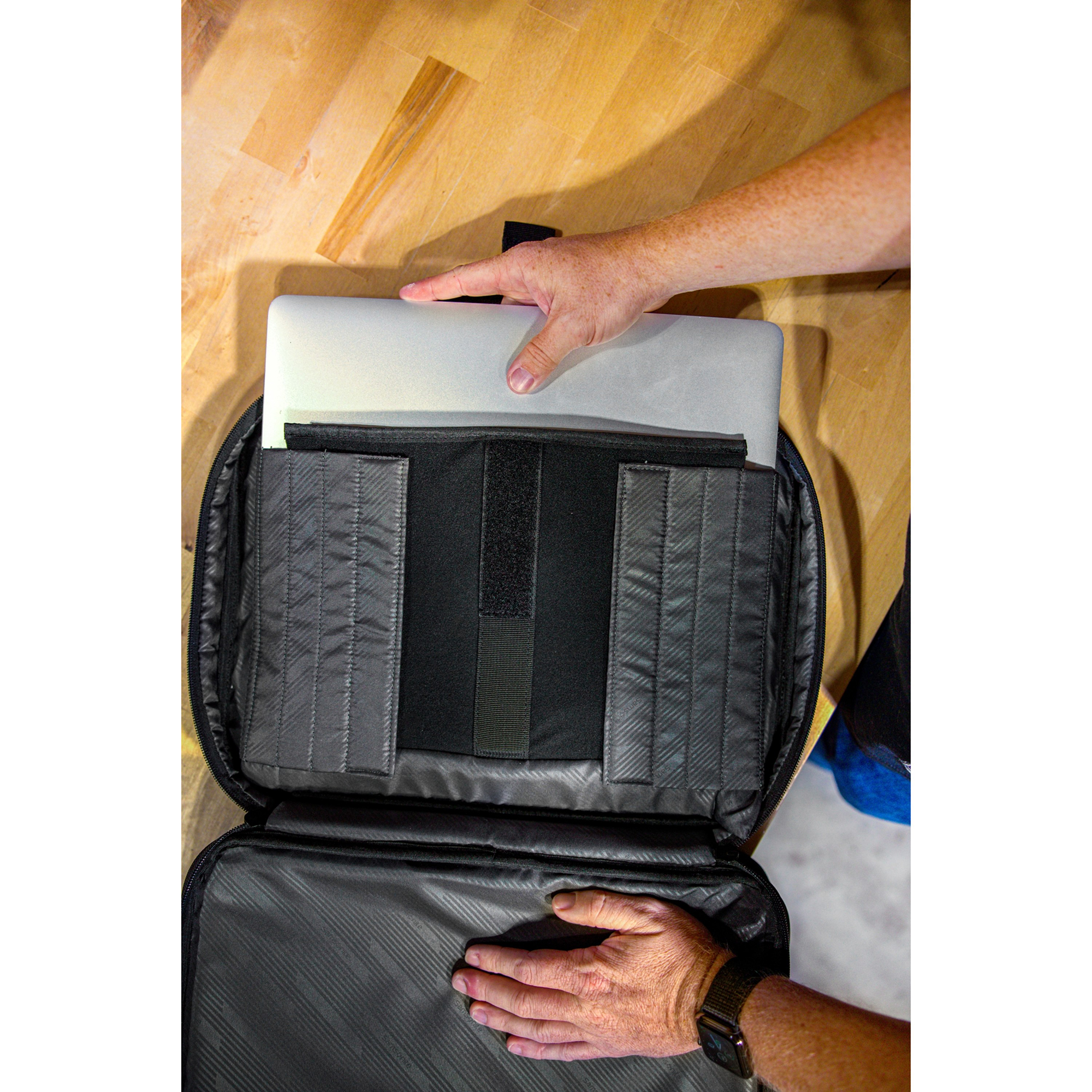 Samsonite Classic Business Perfect Fit Two Gusset Laptop Portfolio 23