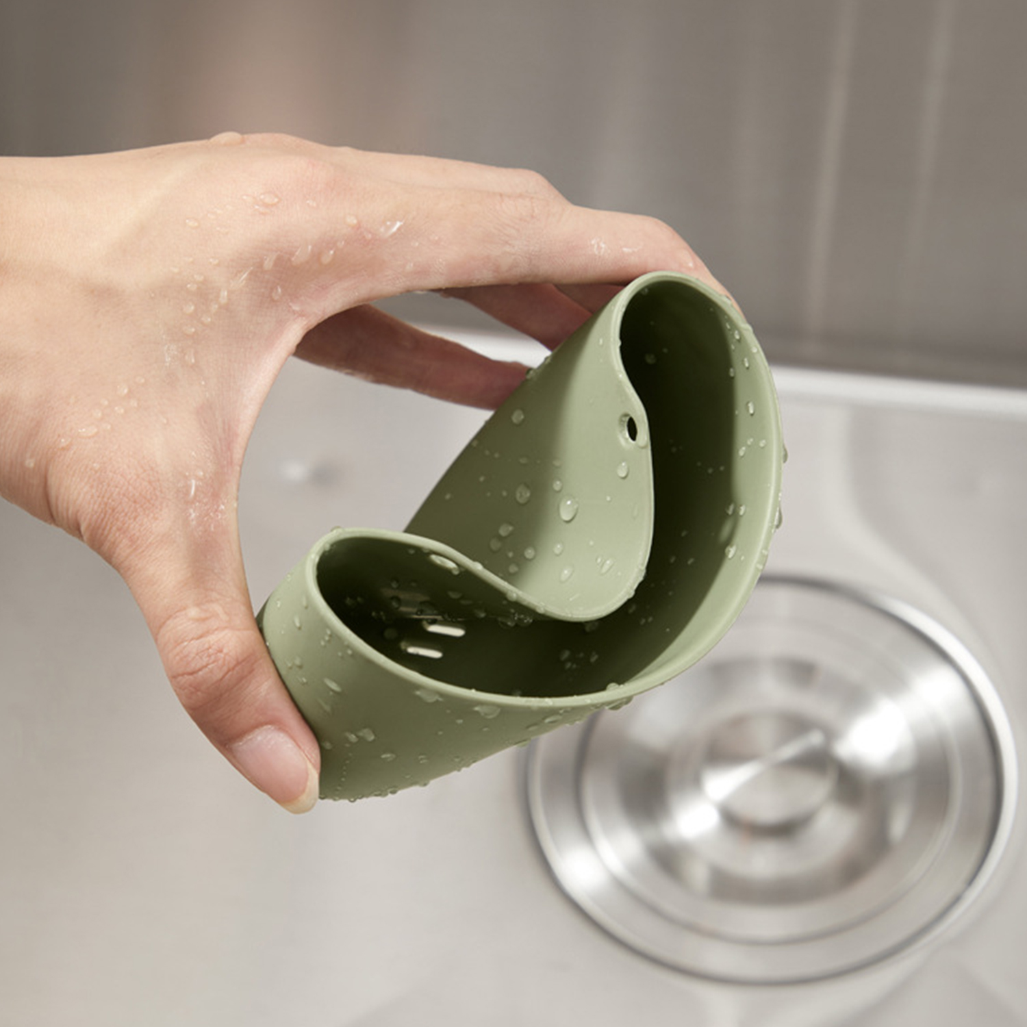 Sink hanging basket with water outlet 5