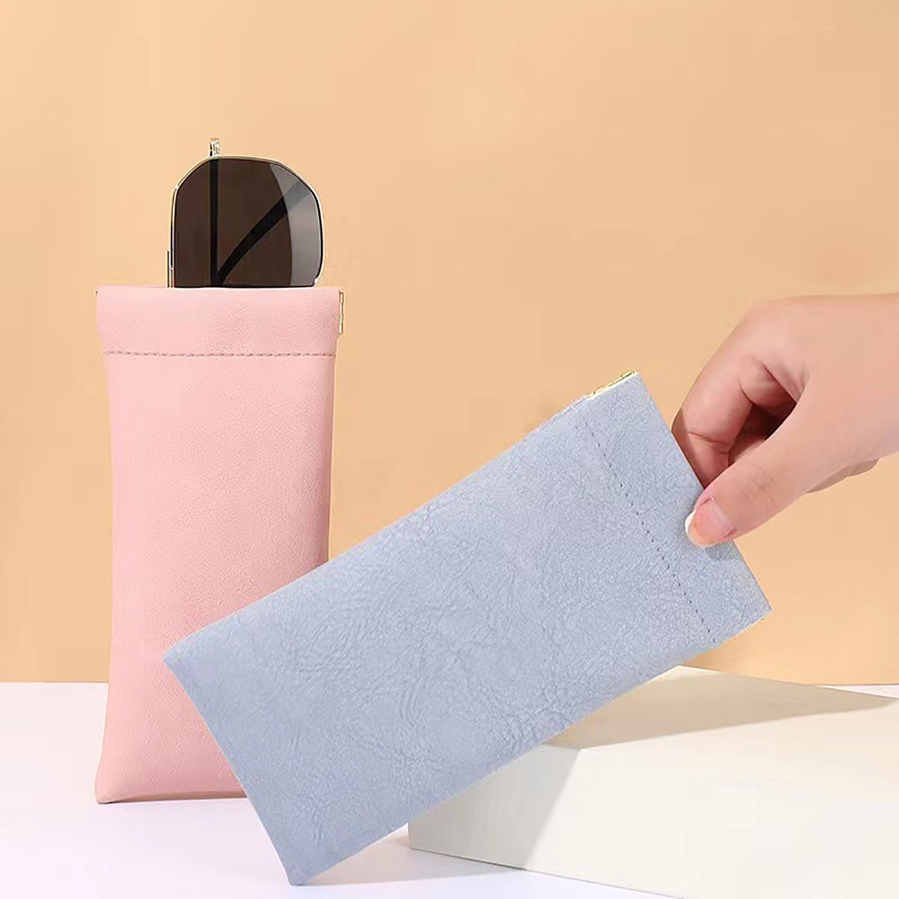 Leather Top Squeeze Sunglasses Pouch 2