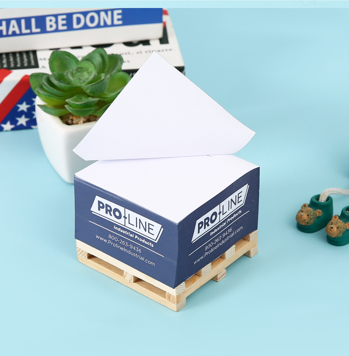 Cube Adhesive Note with Wooden Pallet 1