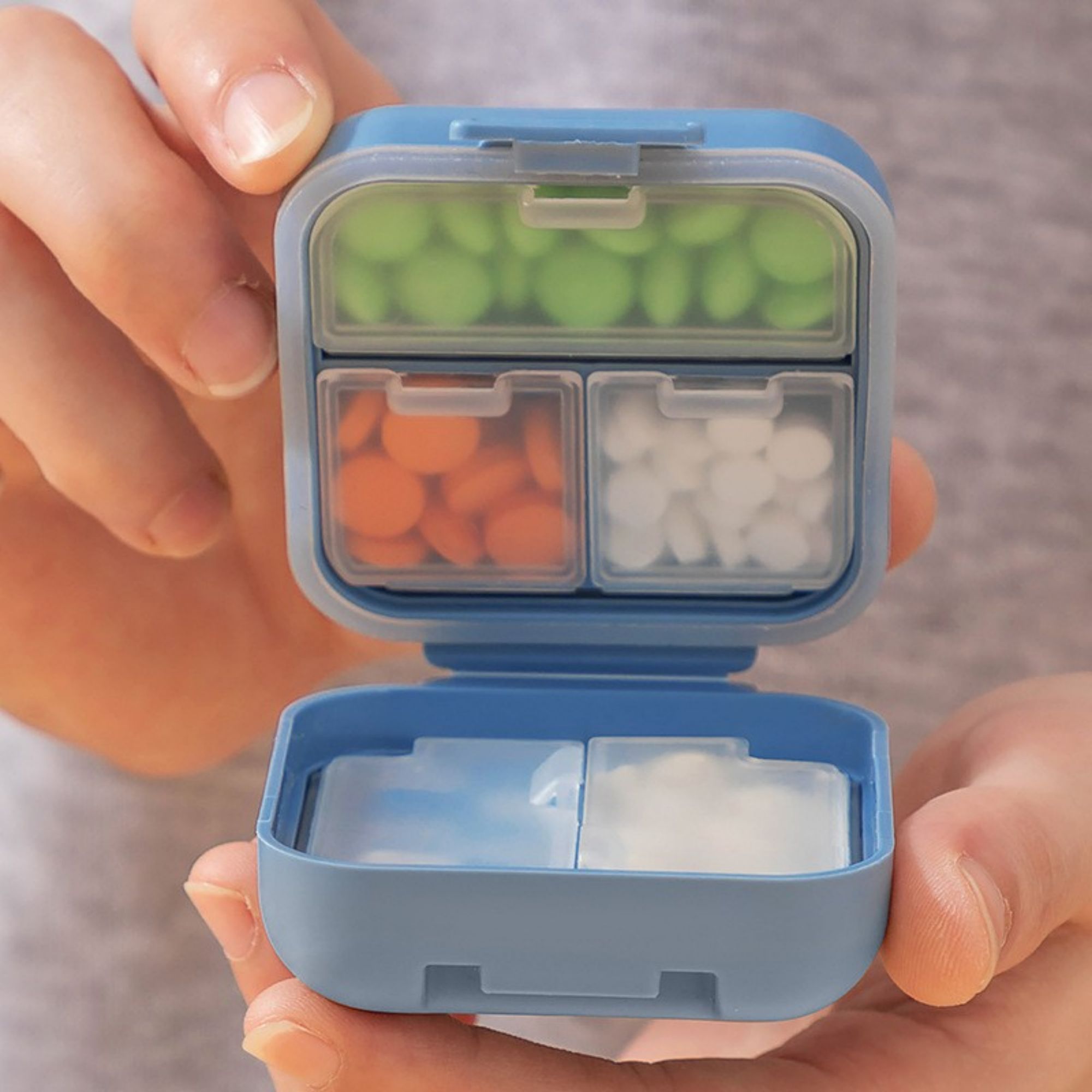 5 Grid Travel Daily Pill Holder 1