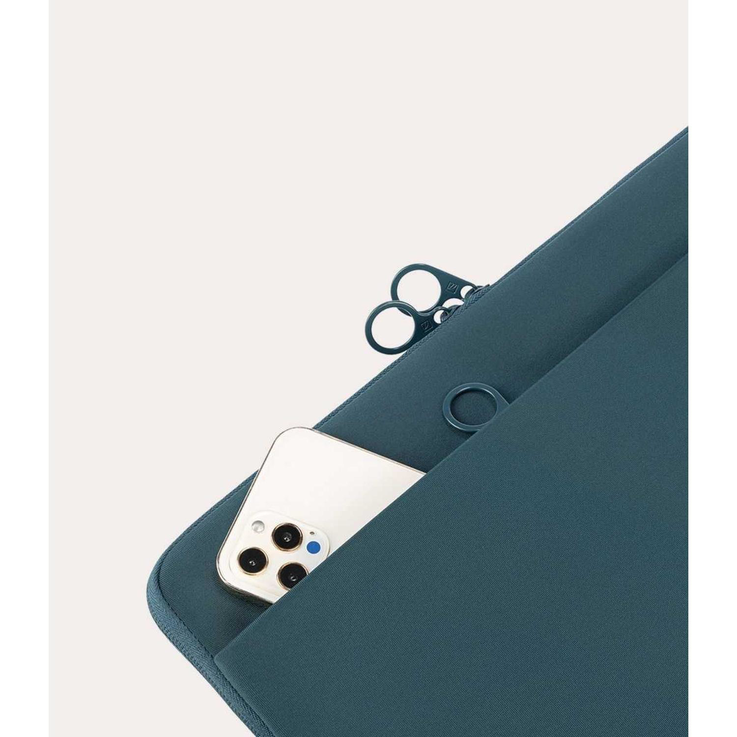 TUCANO® - Italy Anti-Slip Modern Slim Business 16" Laptop Sleeve 3