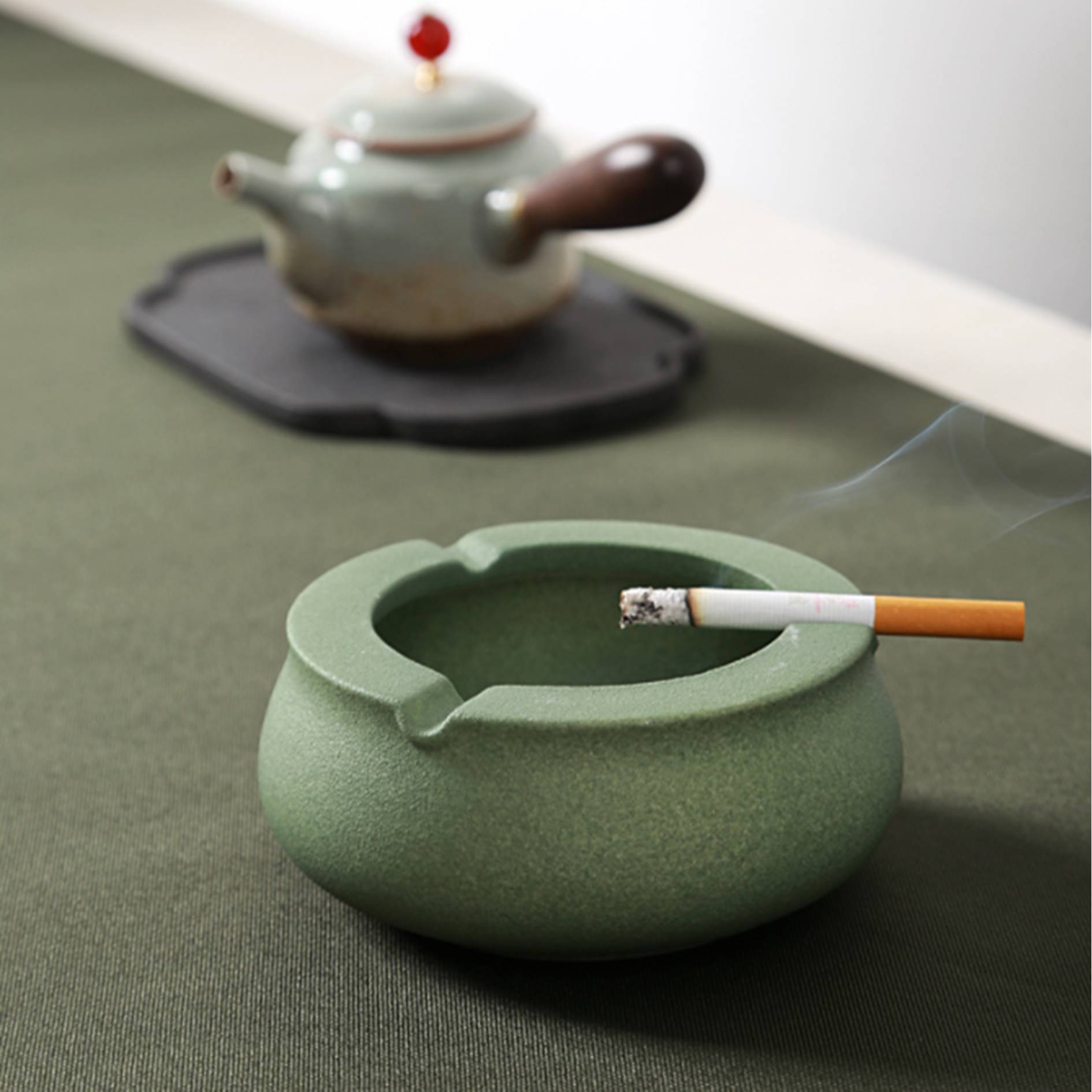 Creative Ceramic Round Cigarette Ashtray 2