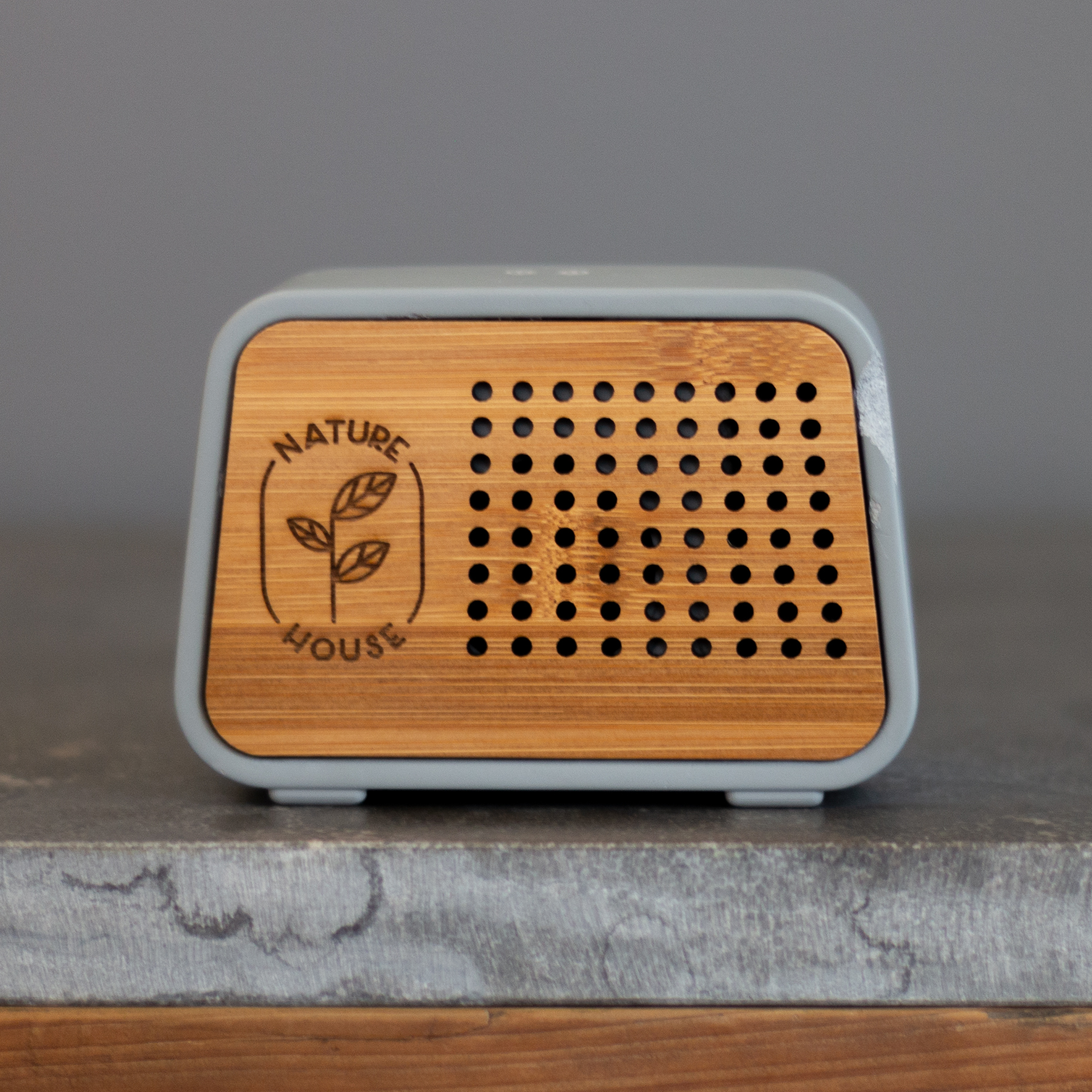 Temblor™ Speaker + Wireless Charger 6