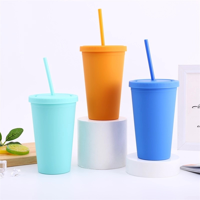 Plastic Cups with Lids and Straws 10