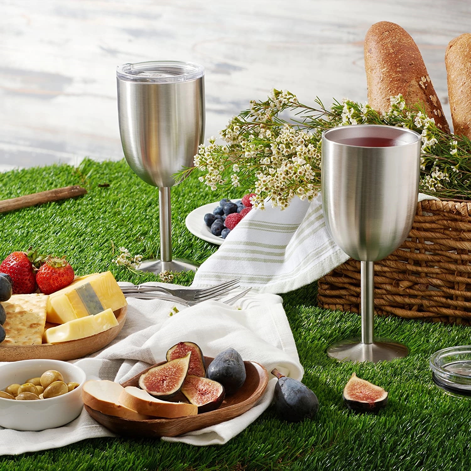 Stainless Steel Double Walled Insulated Goblet With Lid 5