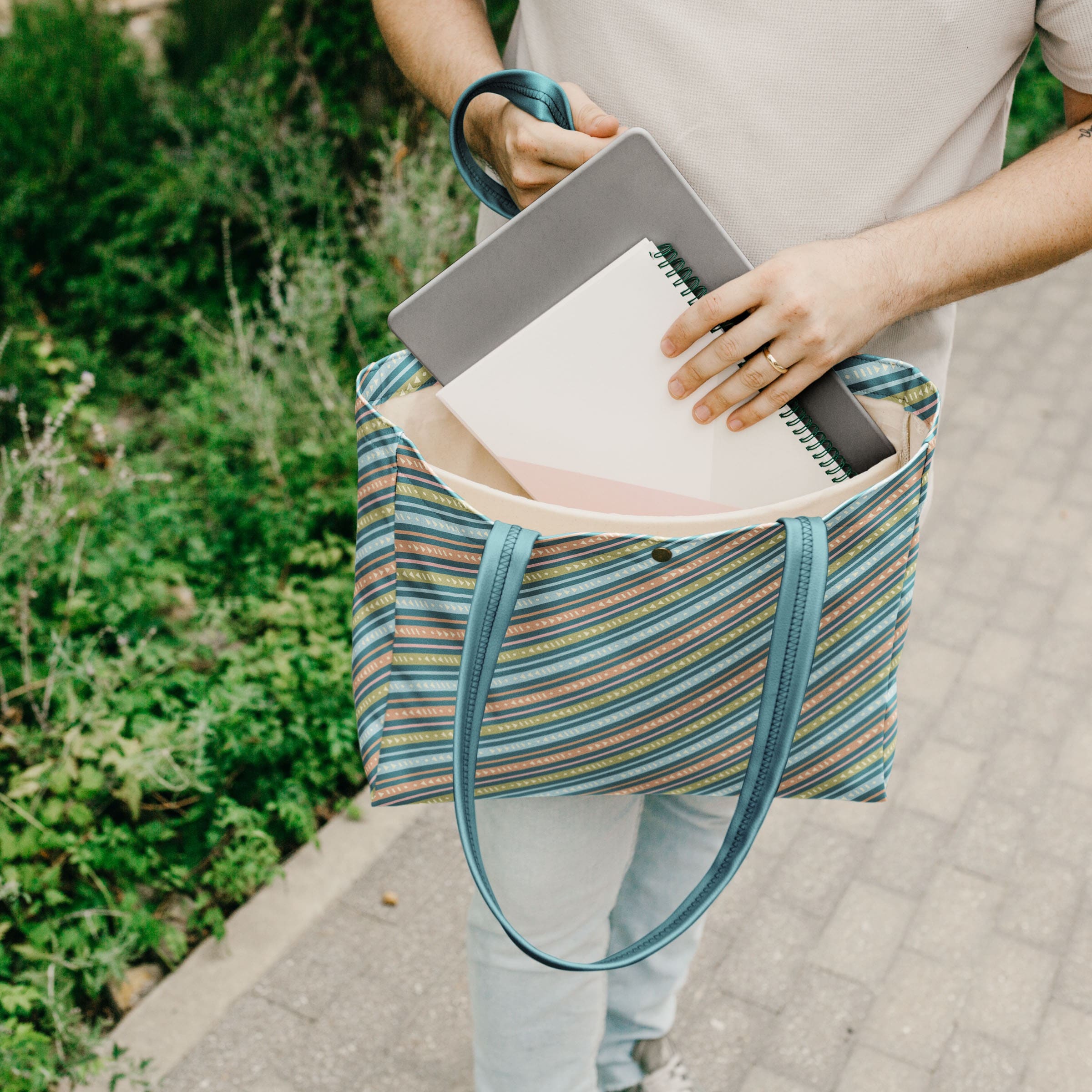 OPEN LAPTOP TOTE - VEGAN LEATHER