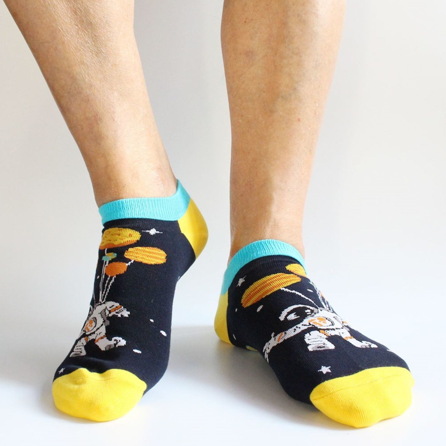 Cushioned low cut knitted athletic socks, 144 needles 9