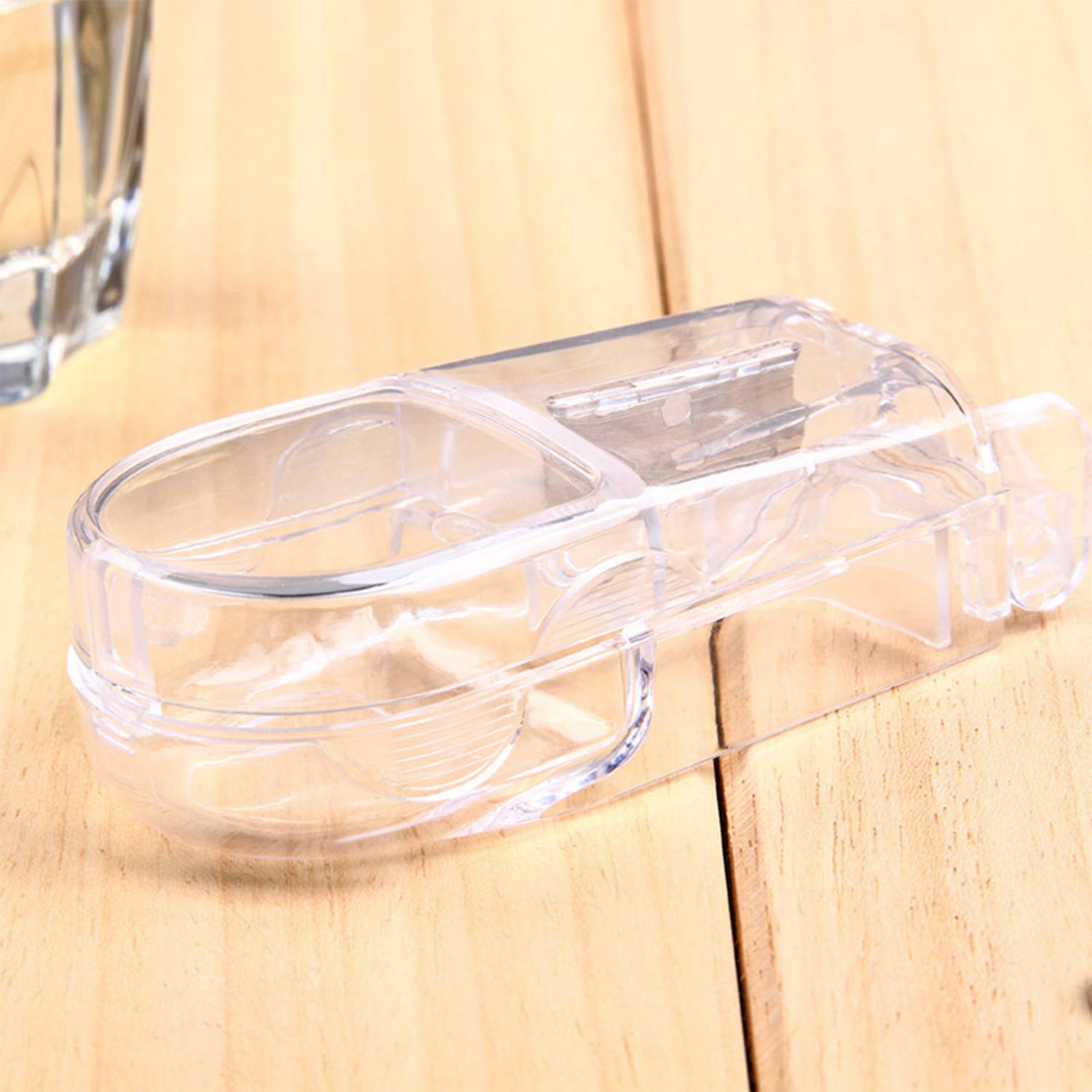 Transparent Cutting Pill Boxes for the Elderly 4