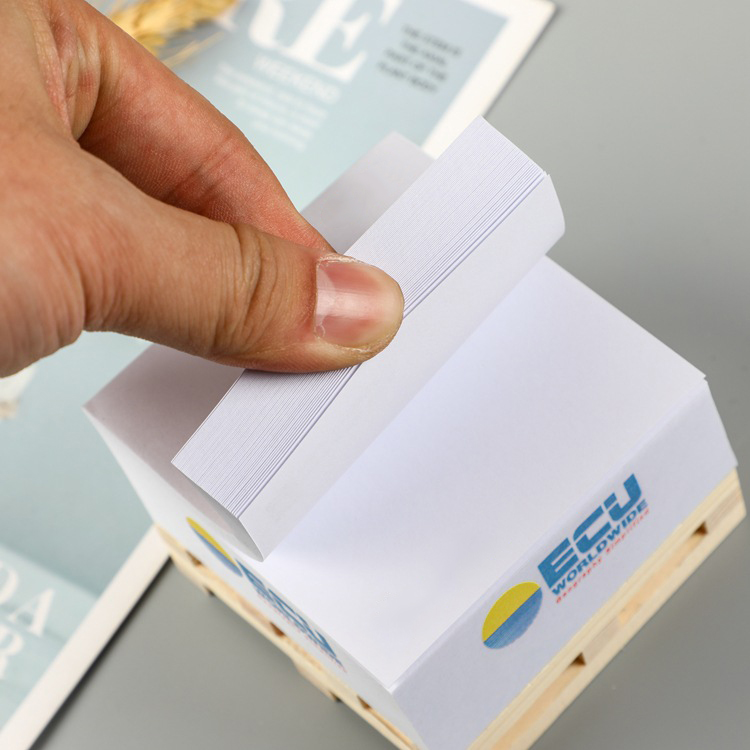 Self Adhesive Note Cube With Wooden Pallet 1