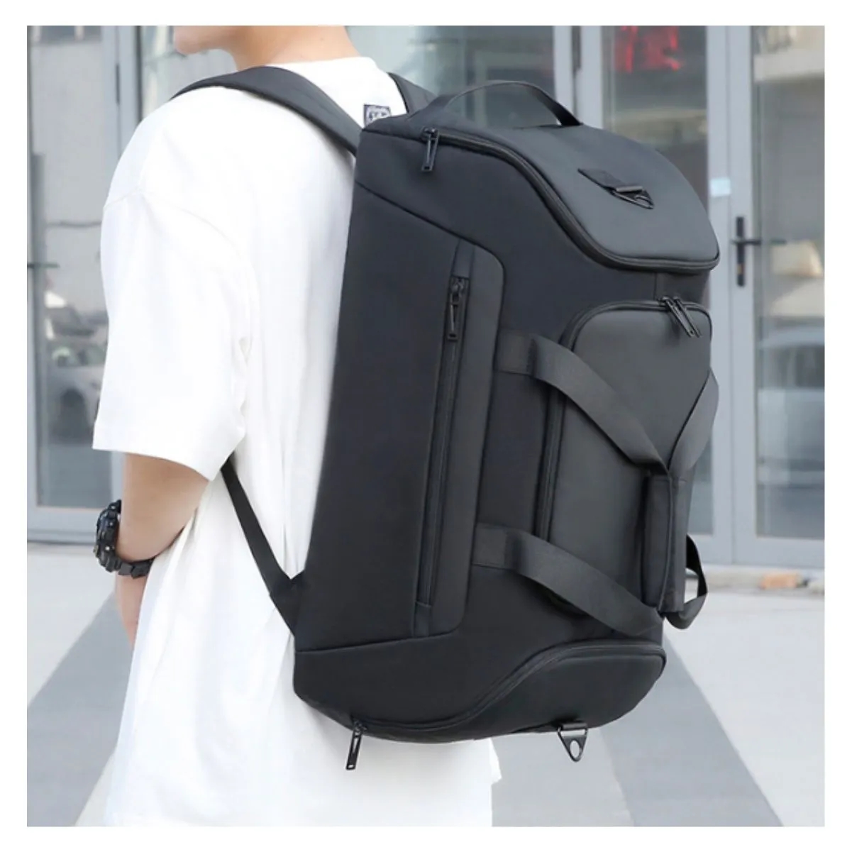 Travel Duffel Bag With Independent Shoe Compartment 2