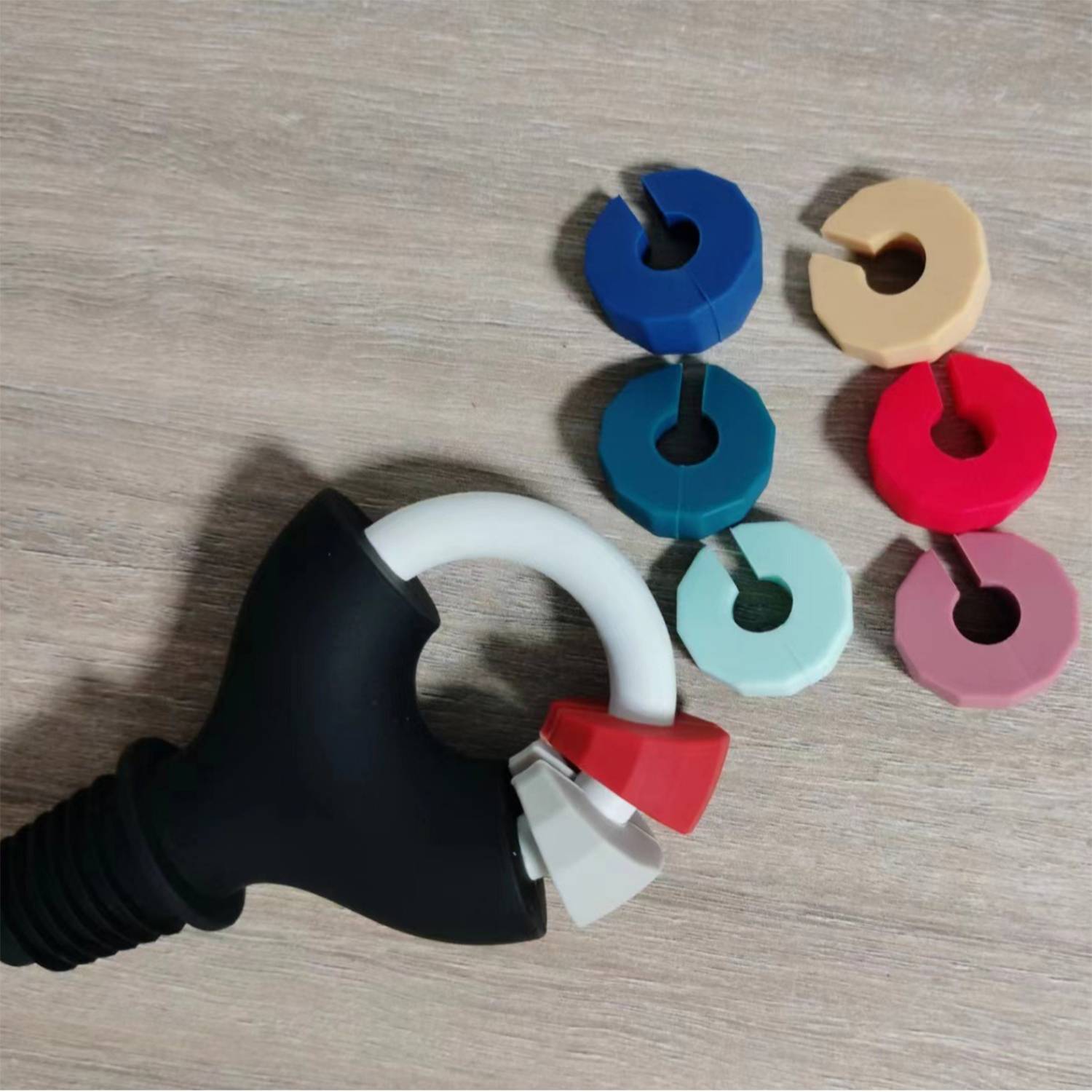 Wine Charms Stopper 1