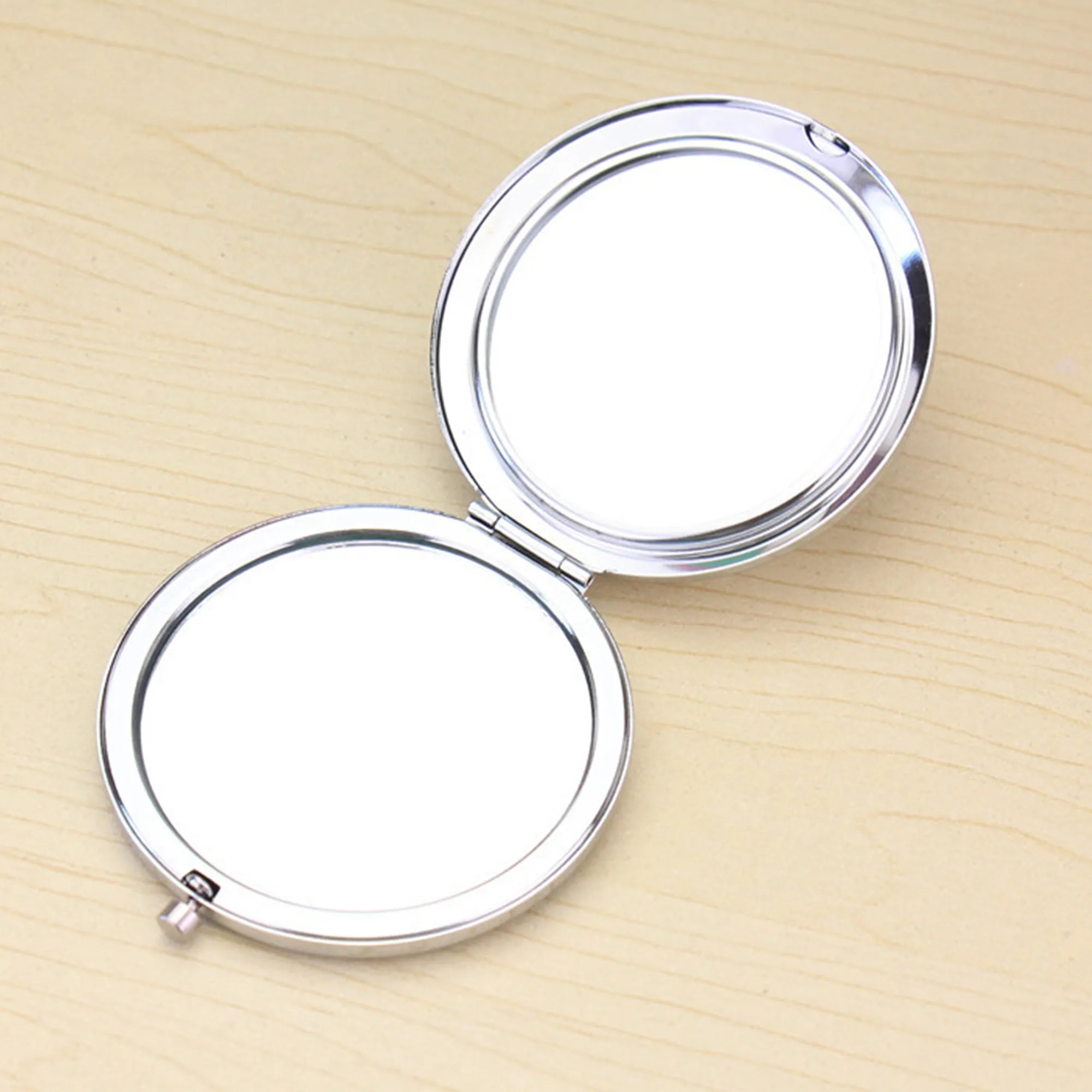 Round Metal Crystal Folding Mirror 3