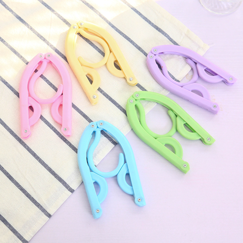 Folding Hanger 2