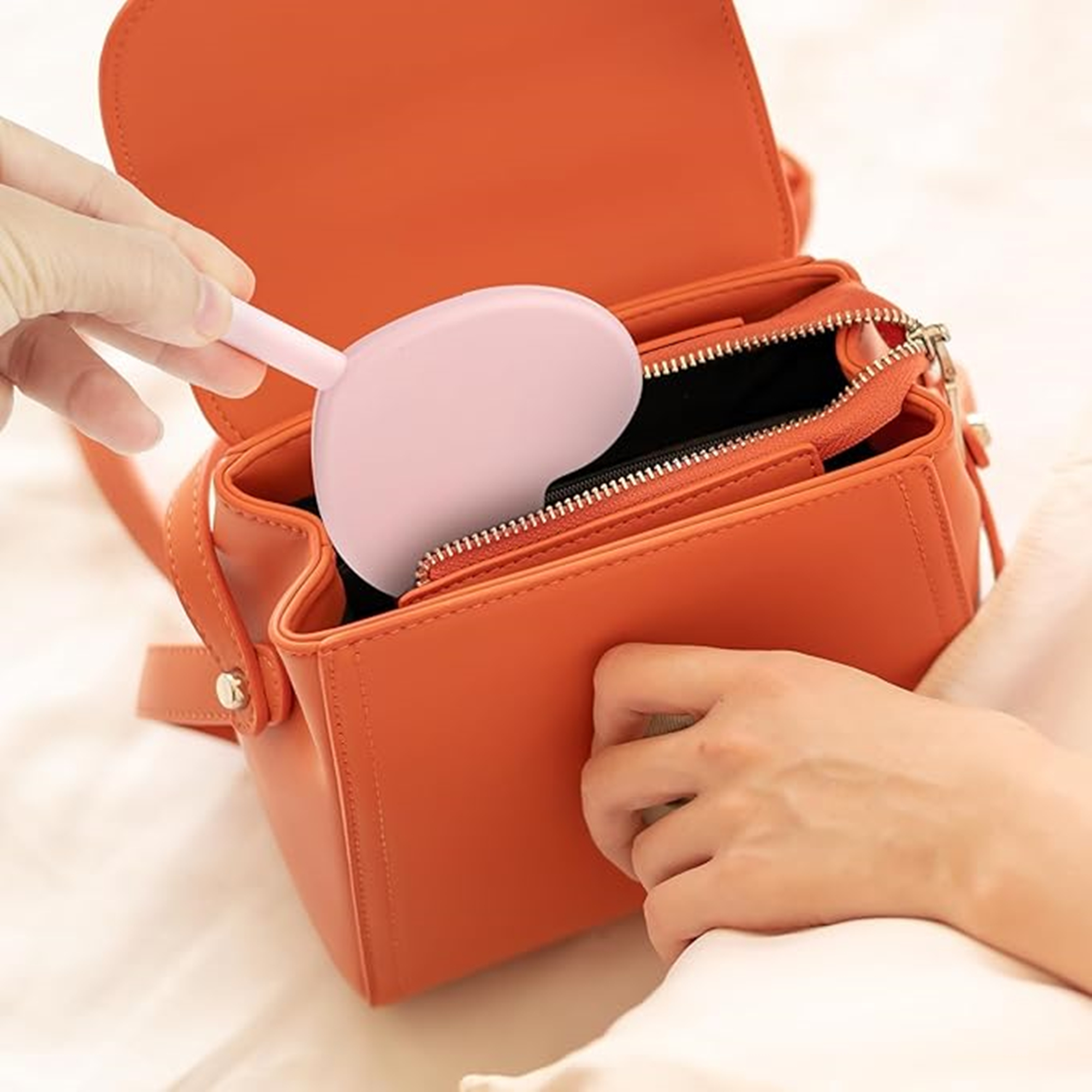 Heart-Shaped Handheld Mirror 4