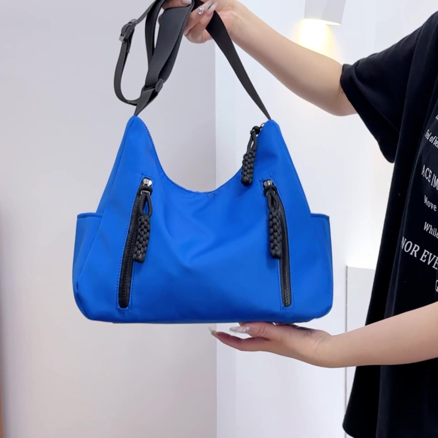 Large Capacity Crossbody Bag 1