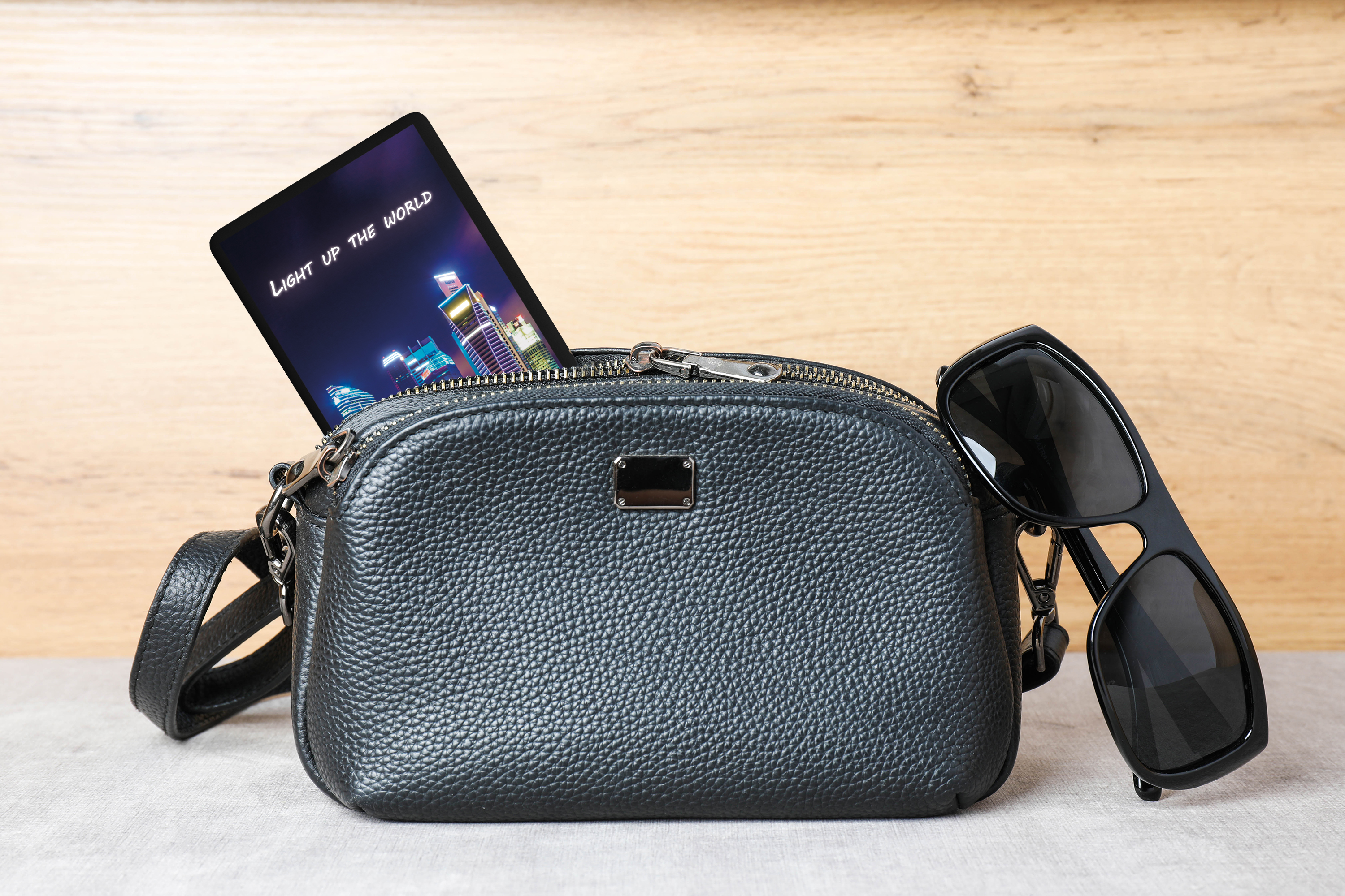 SCX Innovative Design™ Full-Color Illuminated Power Bank Slim 5000 mAh 14