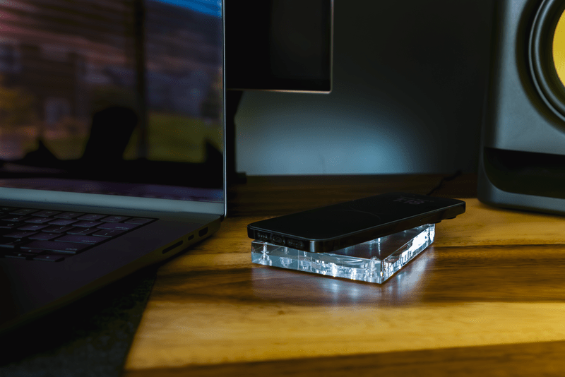 Clear Wireless Charger 20