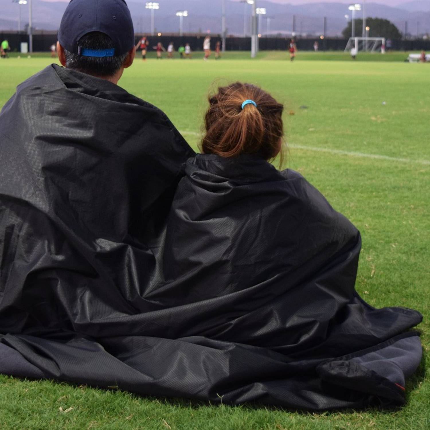 Outdoors Foldable Waterproof Hooded Raincoat Picnic Mat 3