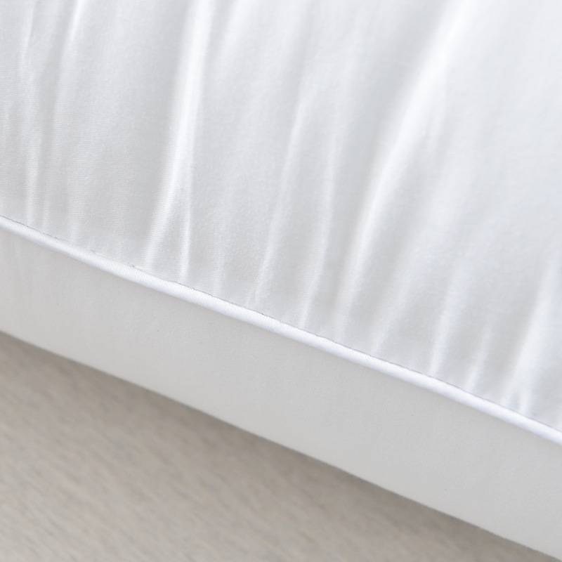 Hotel Style Soft Down Alternative Pillows 4