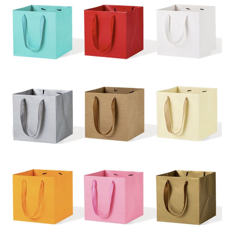 Waterproof Kraft Paper Gift Bags 1