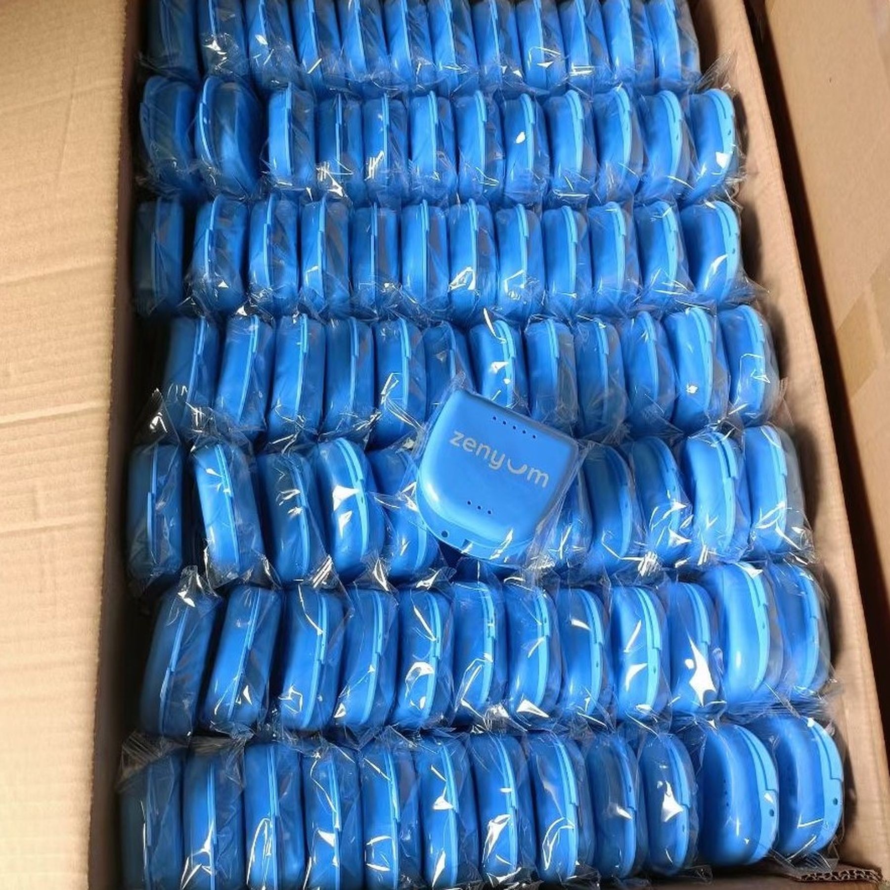 Orthodontic Retainer Case With Vent Holes 16