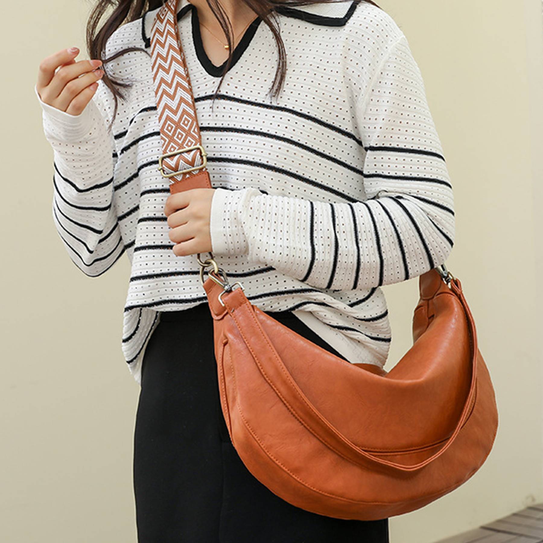 PU Leather Crescent Shoulder Hobo Purses for Women 2