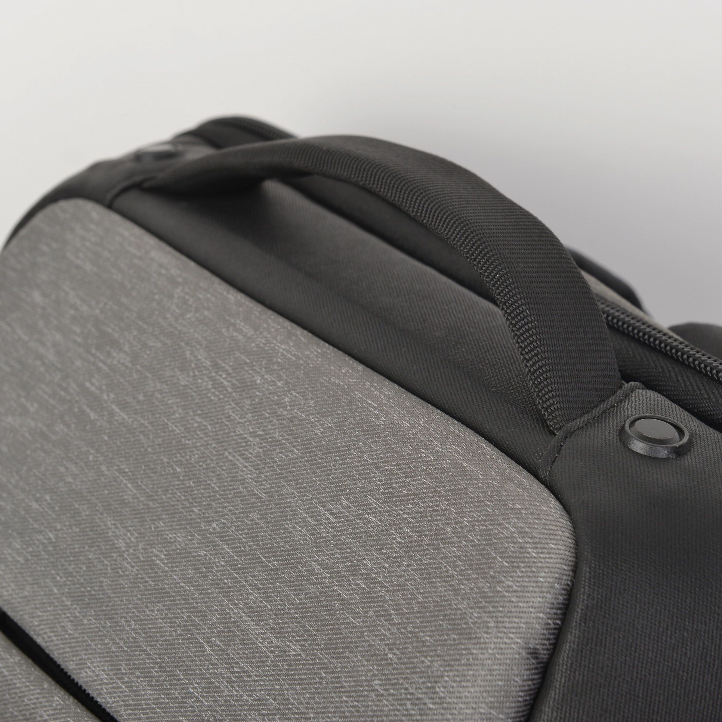 15.6 " Ultimate Everyday Laptop Backpack in Heather Grey 9