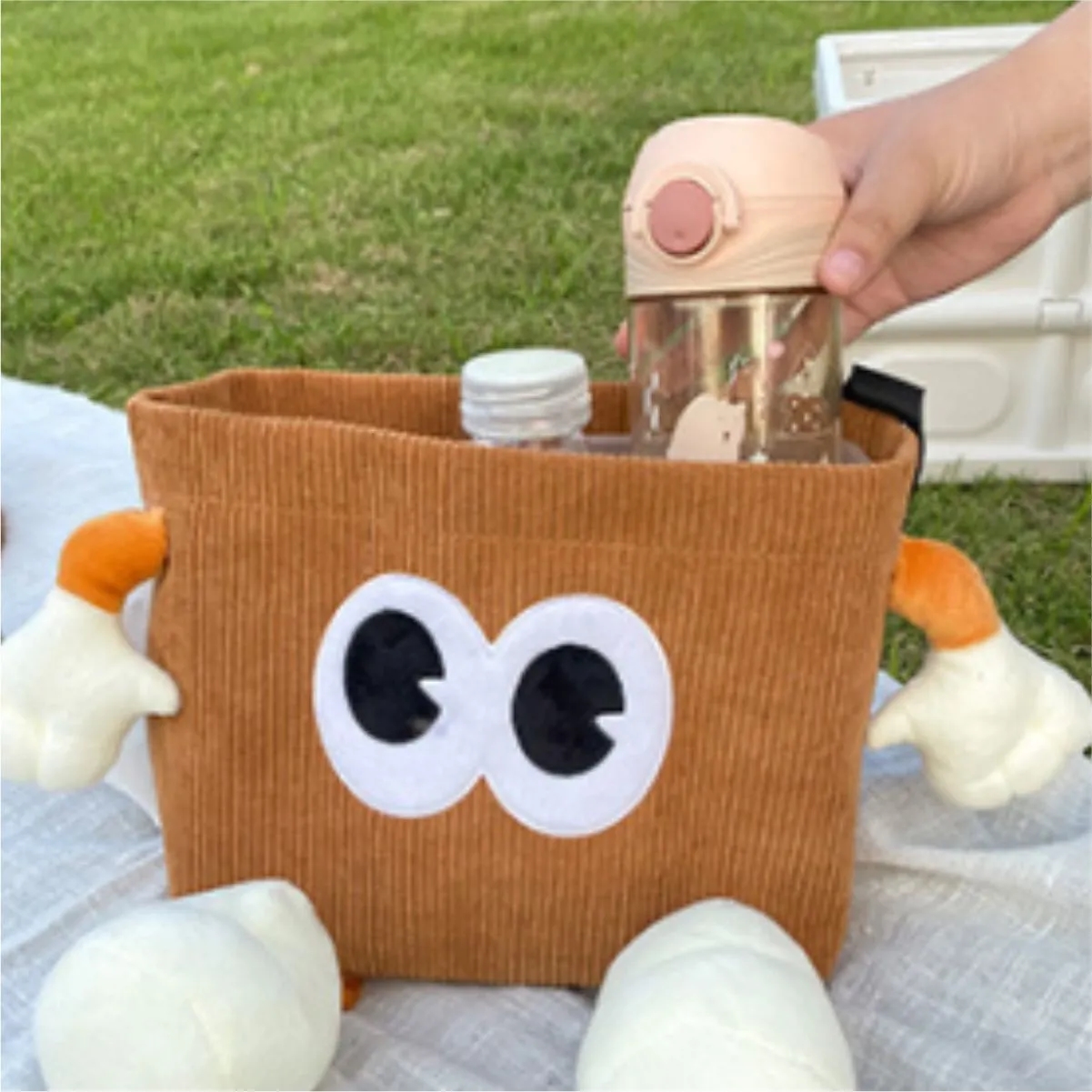 Hanging Car Trash Bag With Tissue Holder 4