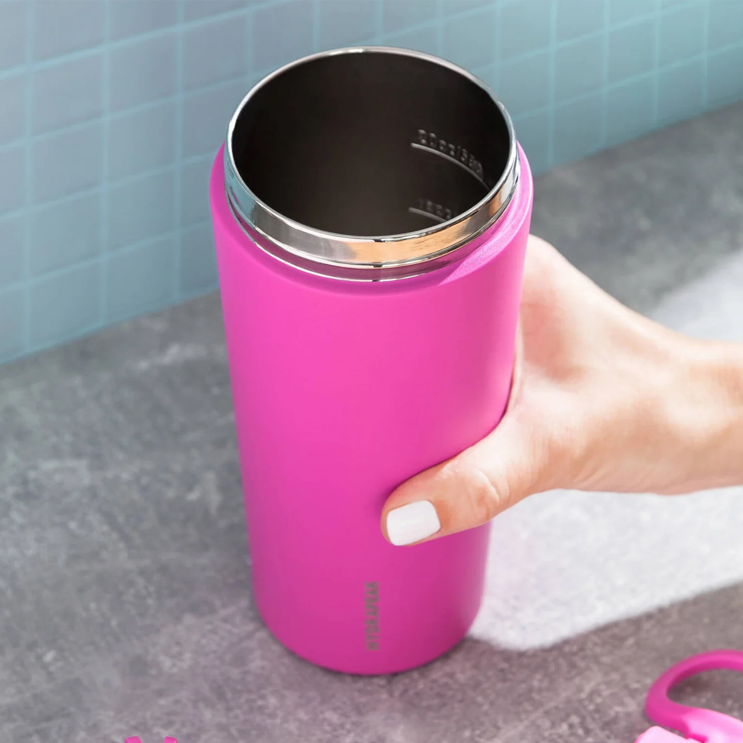 26 oz Hydrapeak® Stainless Steel Cocktail Shaker Bottle 3