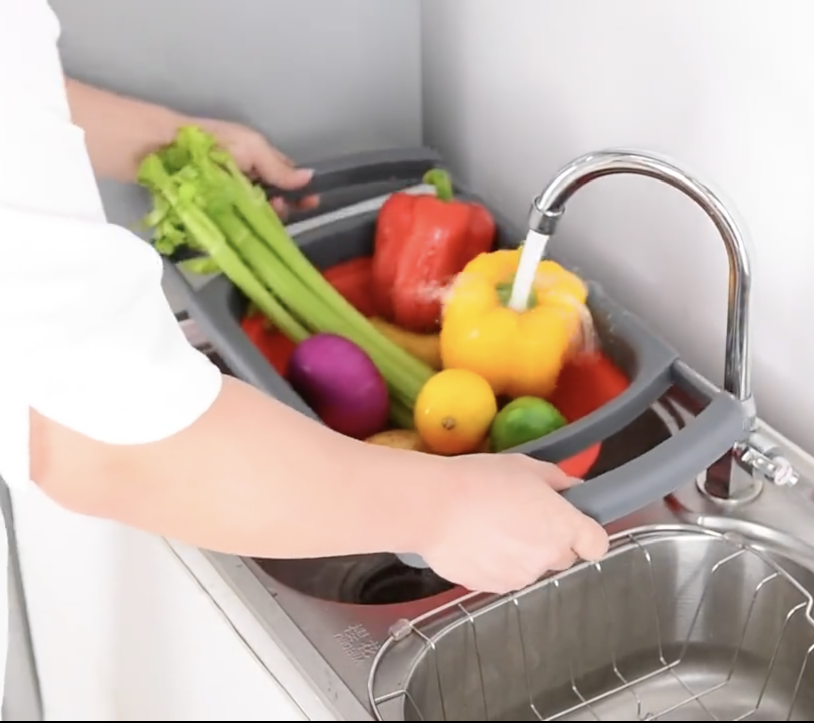The Sink Vegetable/Fruit Strainer Basket with Extendable Handles 2