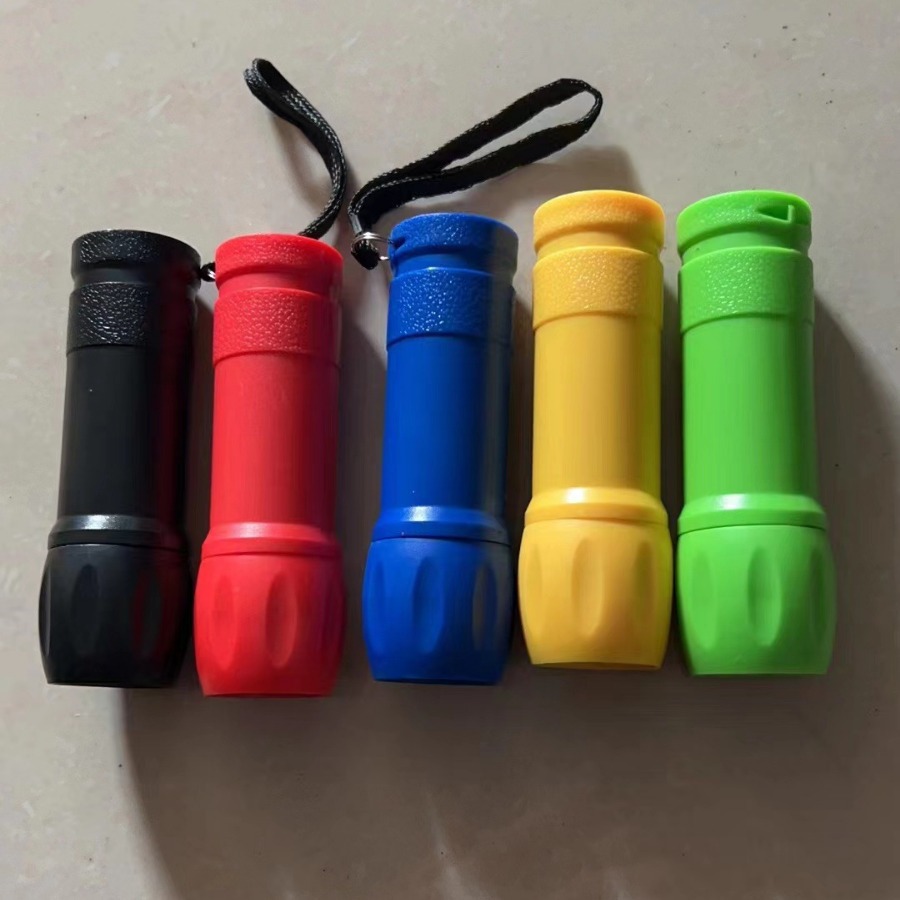 9-Led Mini Flashlight With Batteries 5