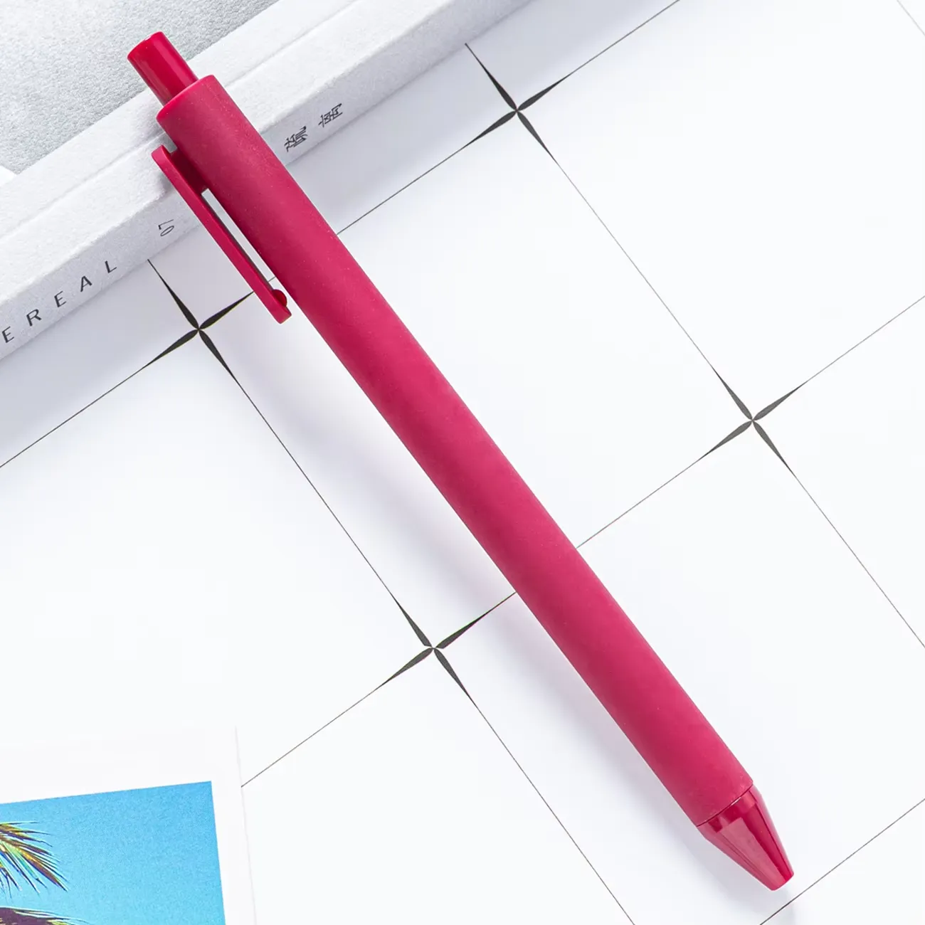 Colorful Plastic Retractable Ballpoint Pen 8