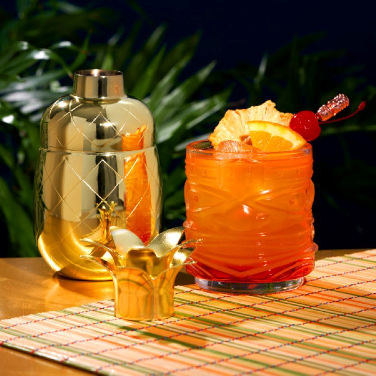 Viski® Pacific Pineapple Shaker 5