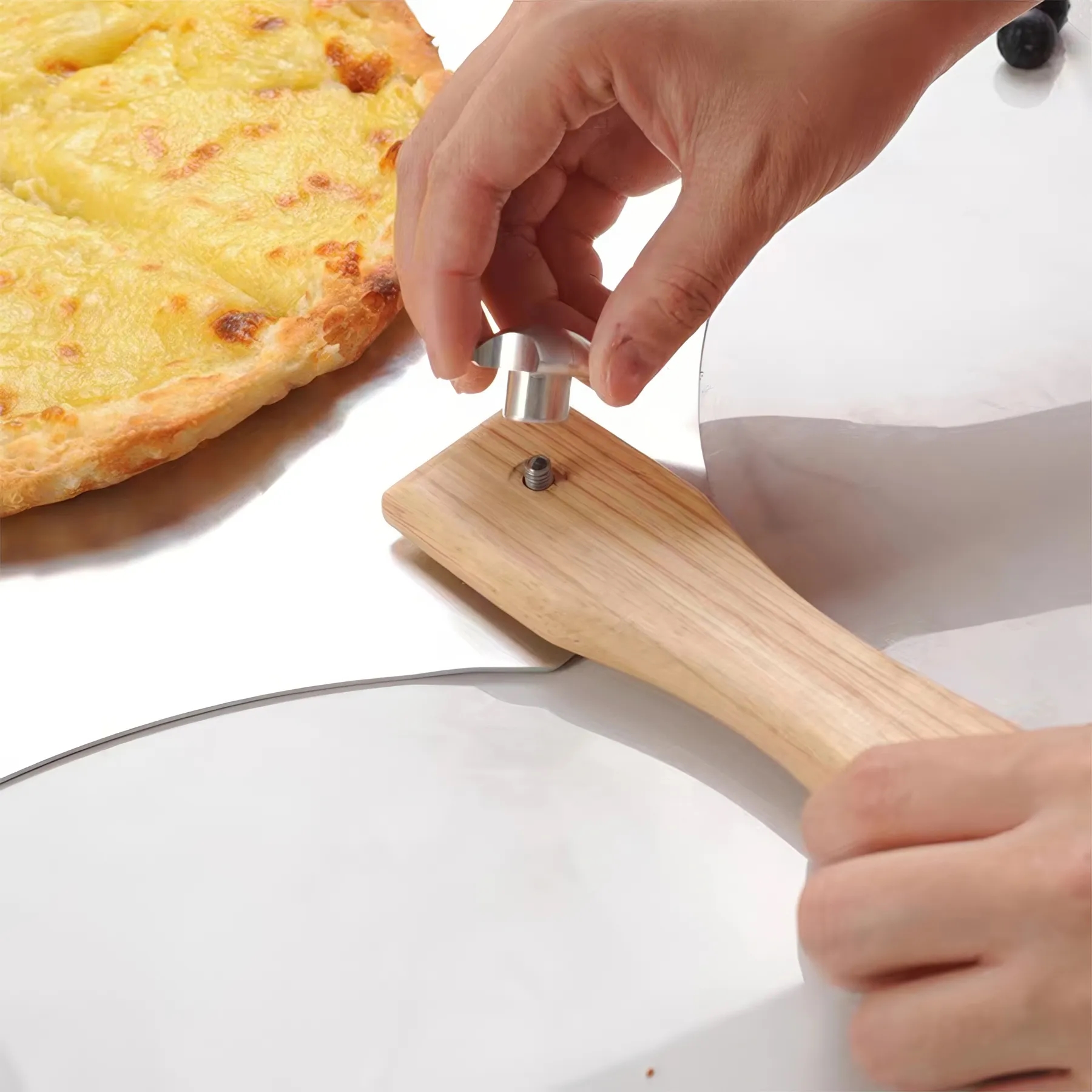 Metal Pizza Peel with Foldable Wood Handle 1
