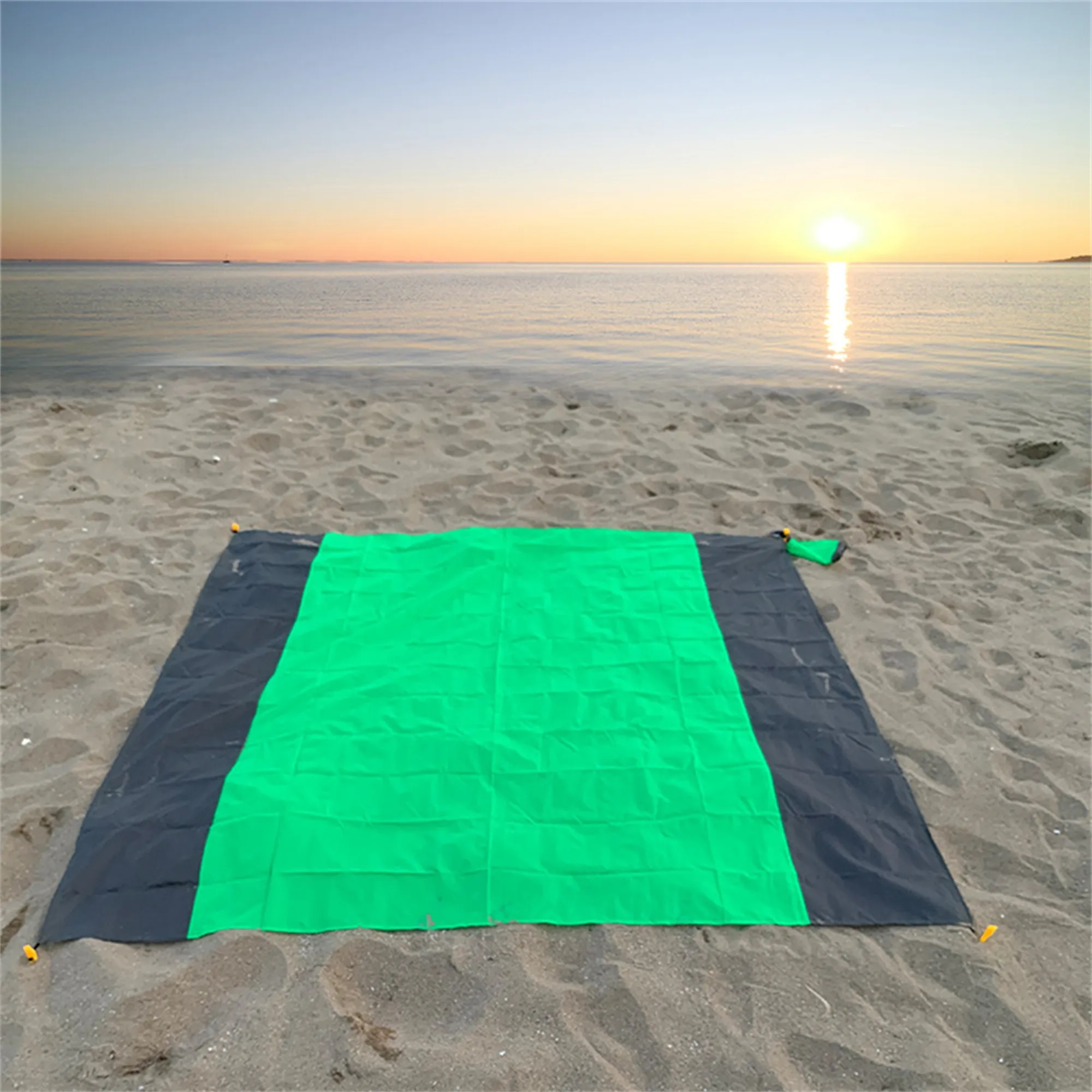 Waterproof Sandproof Foldable Beach Blanket Mat 8