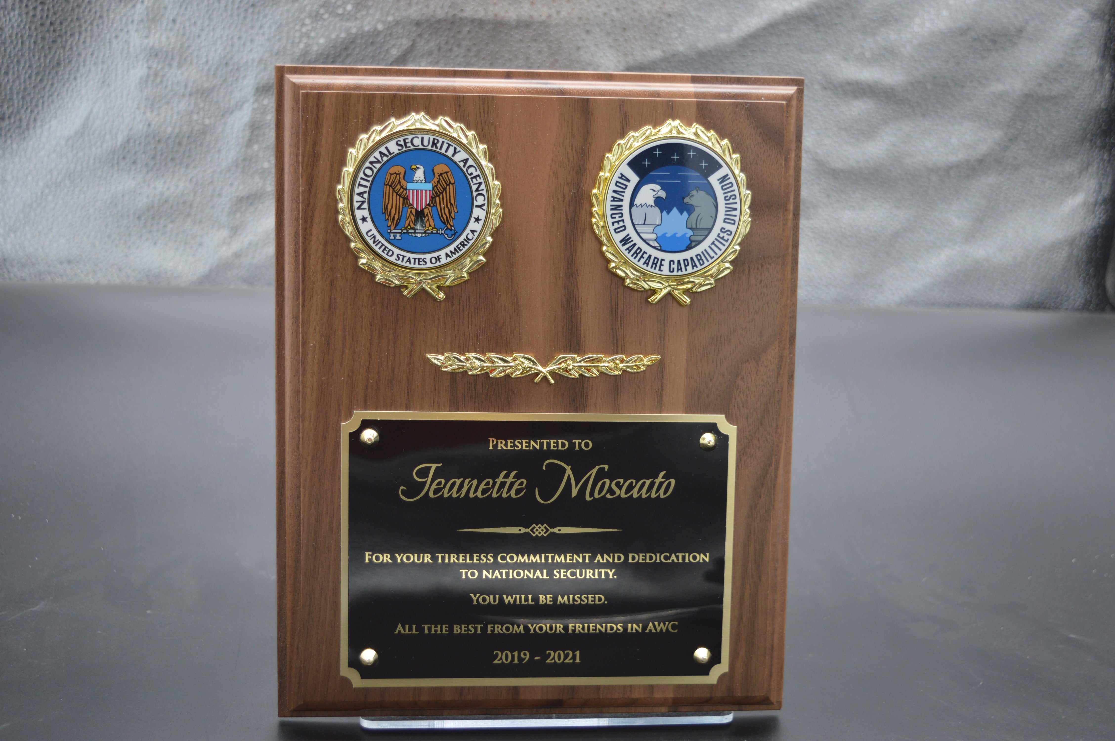 Simulated Walnut Plaque With 2 Wreaths 2