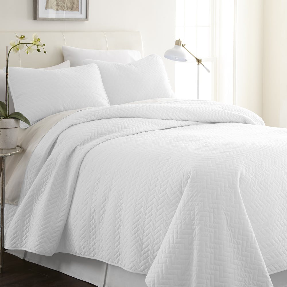 Premium Quilted Coverlet Sets - White King 3 Piece 2