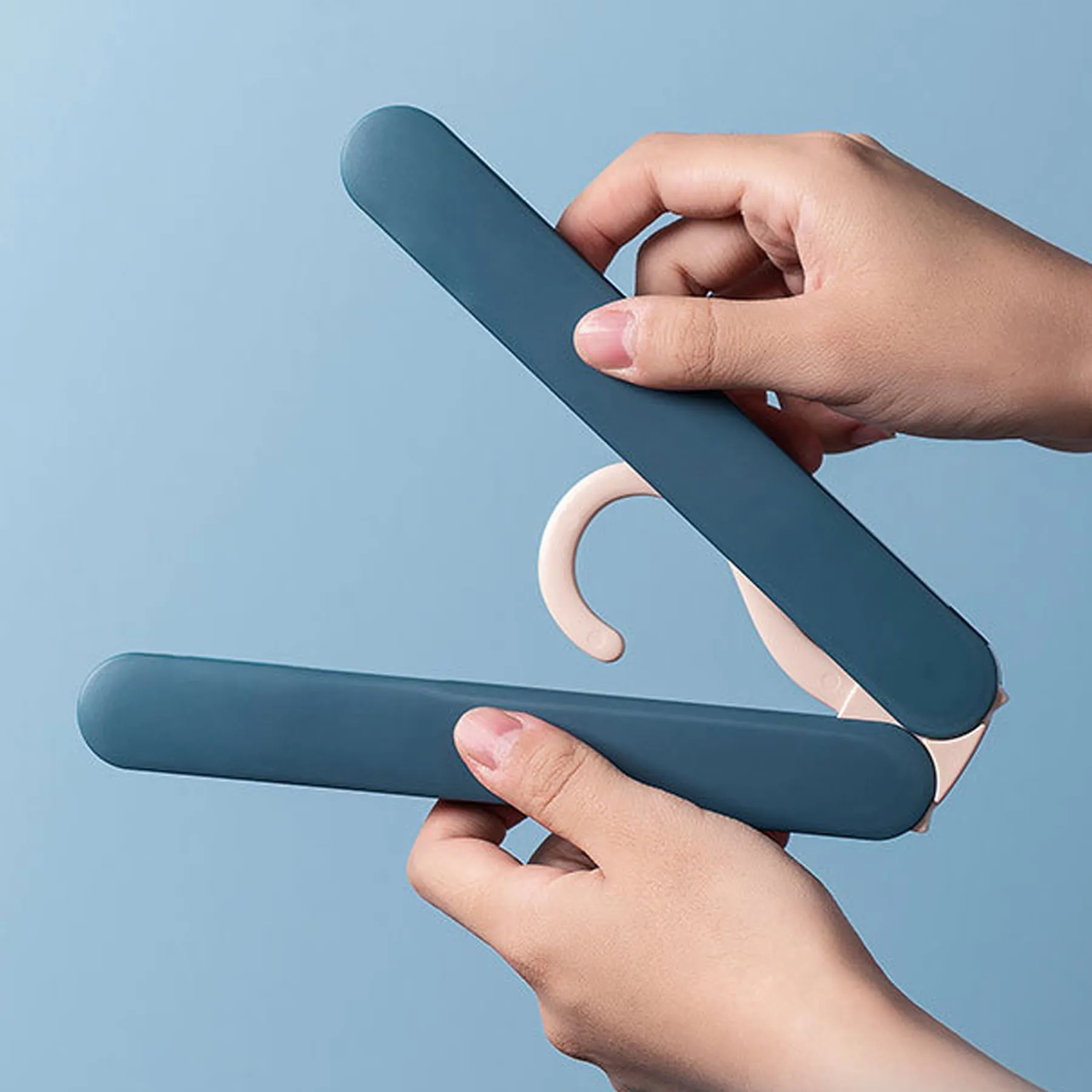 Travel Folding Hanger 2