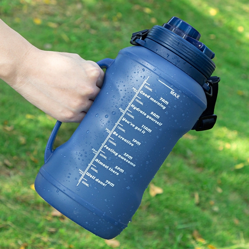 Half Gallon Large Capacity Collapsible Water Bottle 3