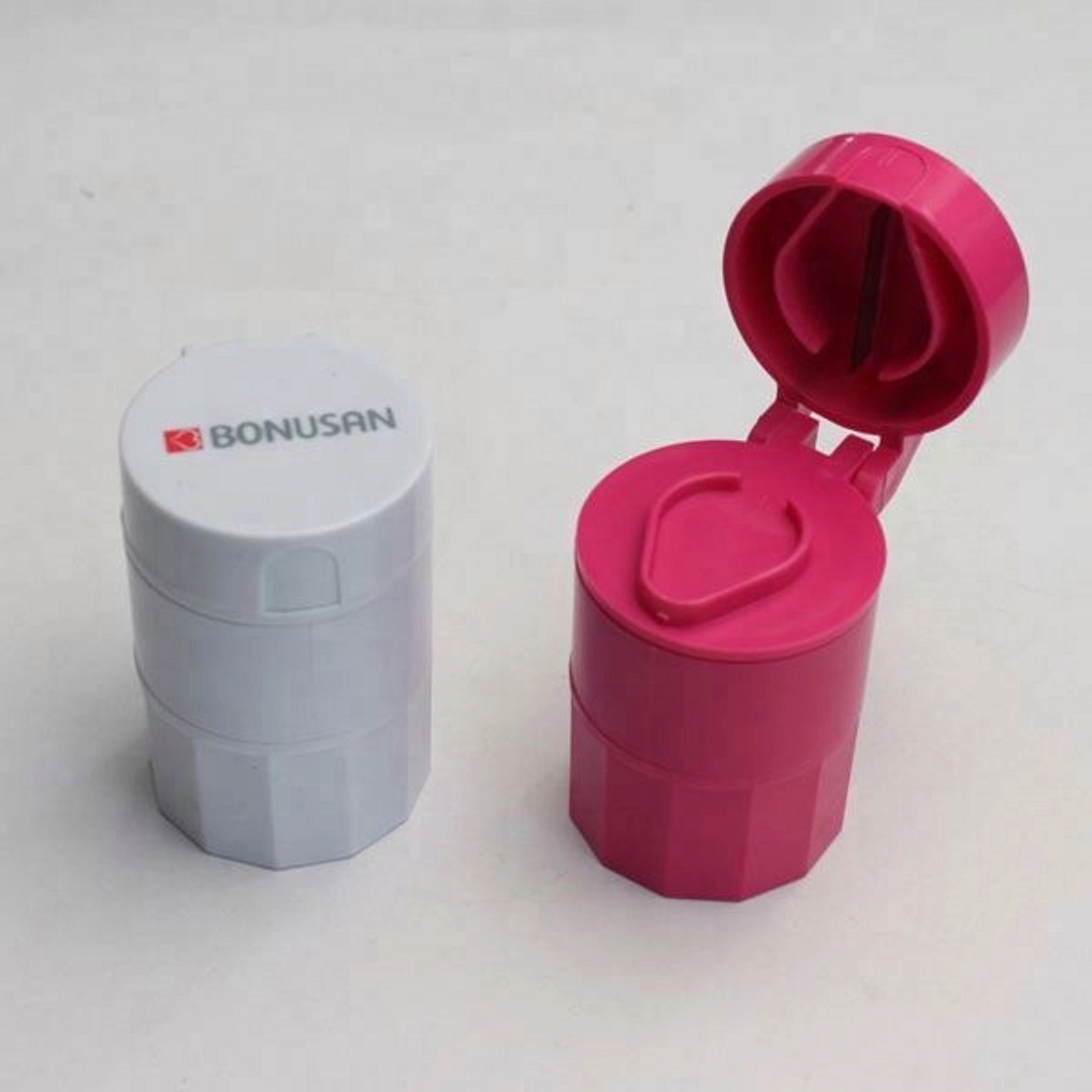 Cylindrical Plastic Pill Case Box with Blade 3