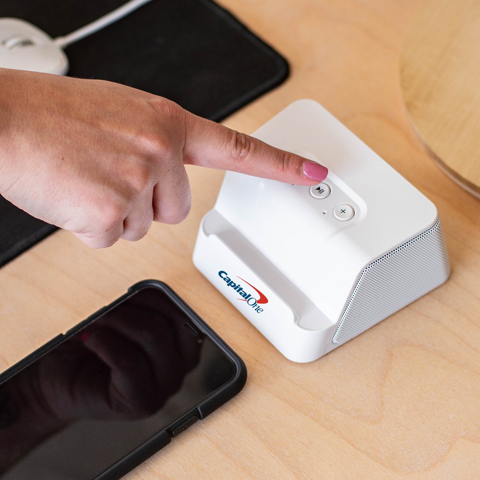 Universal Bluetooth Speaker Dock 7