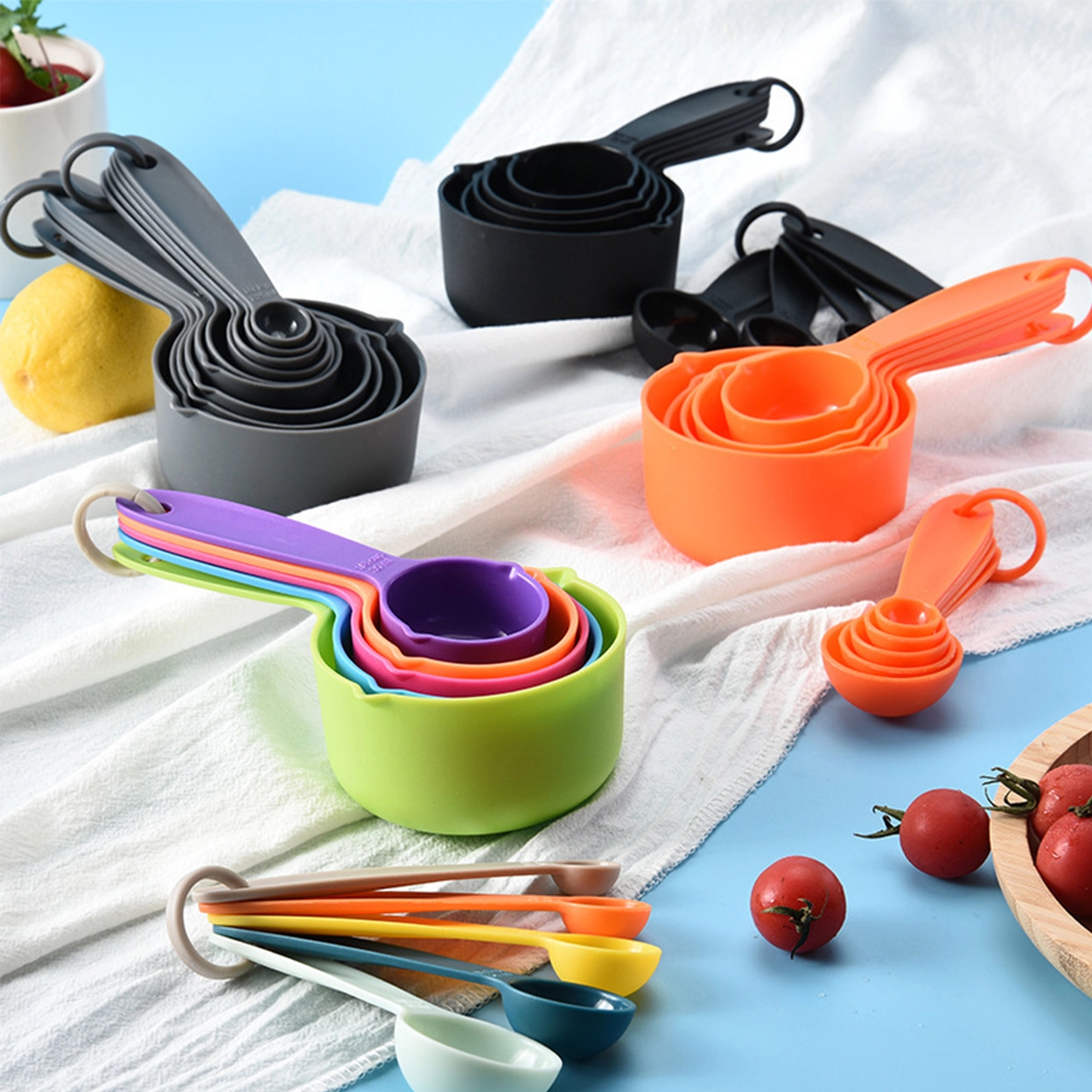 Plastic Measuring Cups 2