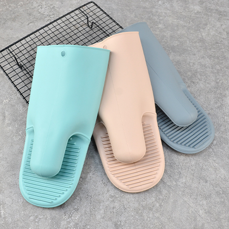Heat-Resistant Kitchen Oven Mitts 2
