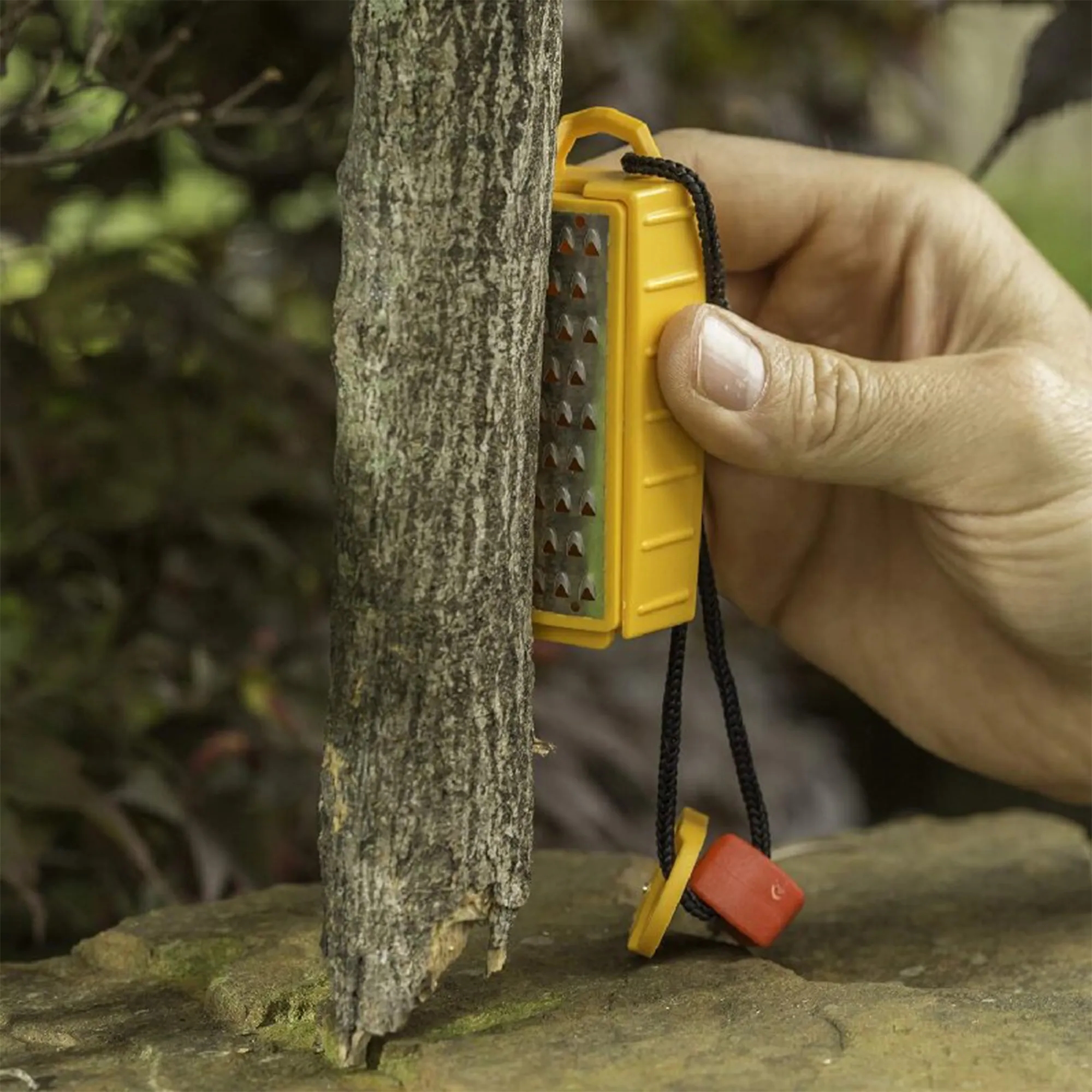Ferro Rod Fire Starter With Integrated Shaving Scraper 3