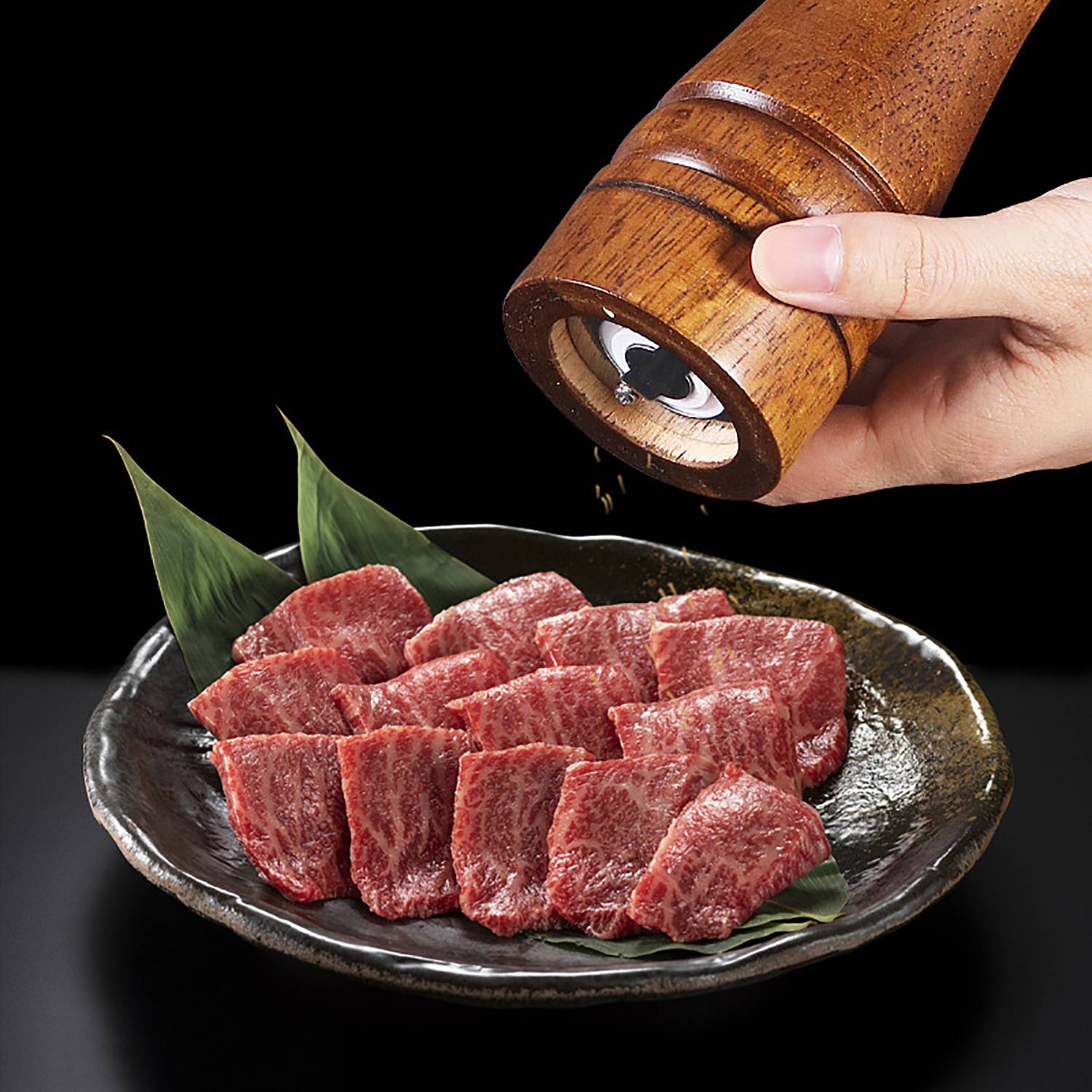 Durable Manual Wooden Pepper Grinder for Kitchen 8